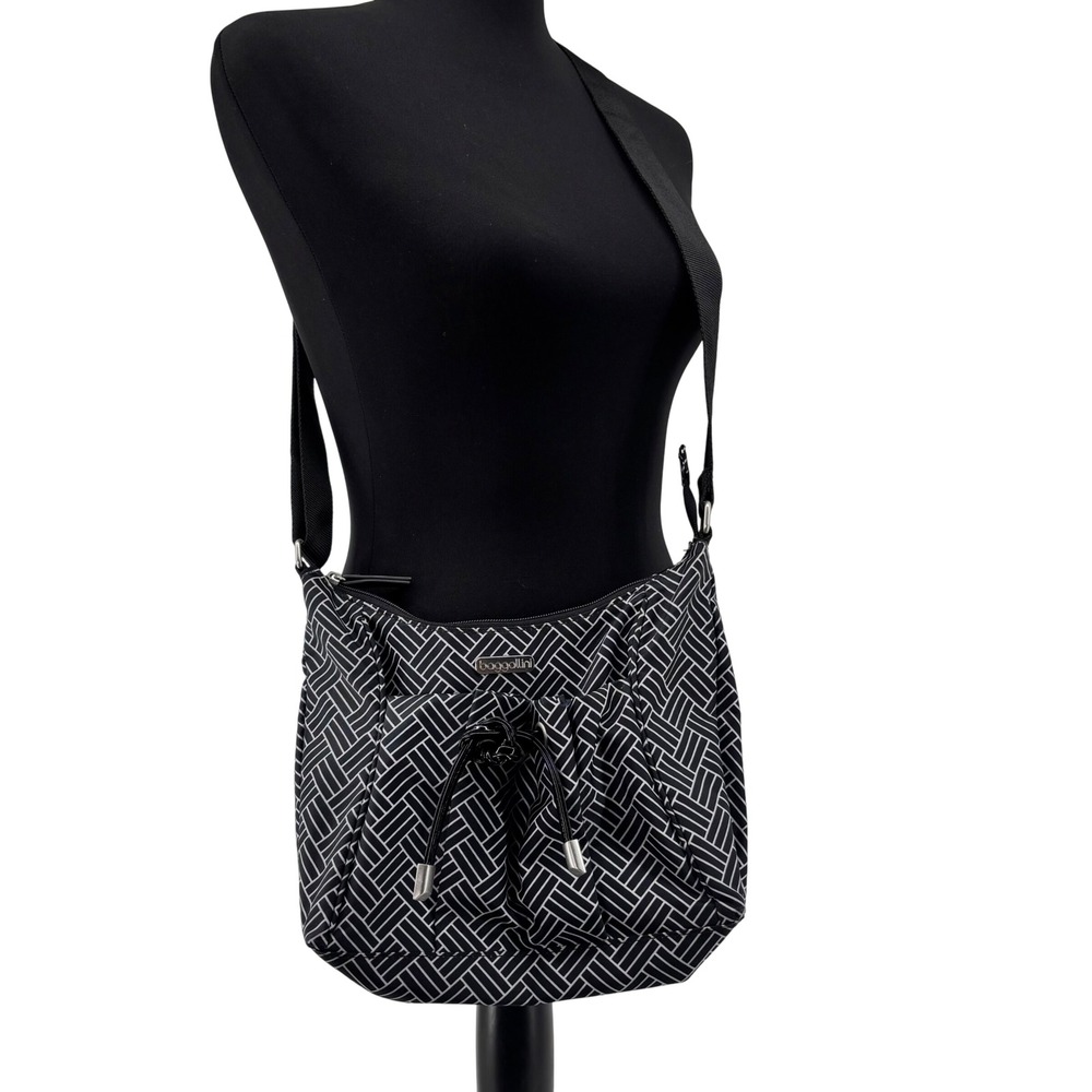 Baggallini Crossbody Bag Black White Geometric Basketweave Travel Patent Details